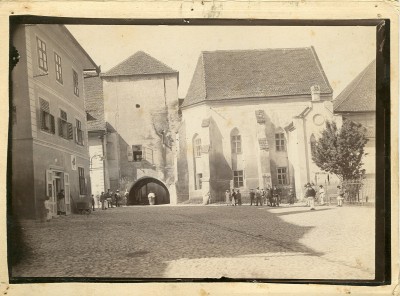 Hermannstadt.Priester-Thurn.St.Ladislaus-Kapelle.Evang.-Gymnasium.1898.jpg