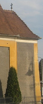 800px-Capela_Sf._Cruce_din_Sibiu.Apsis mit dem Kruzifix.jpg